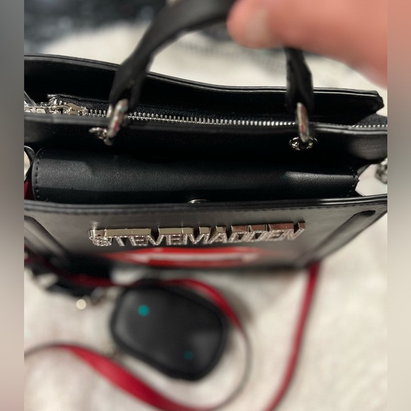 💋 🧛♀️ NWT- STEVE MADDEN SUPER CUTE VAMPIRE FANG LIP BEVELYN SATCHEL💋🧛♀️ - Picture 13 of 15